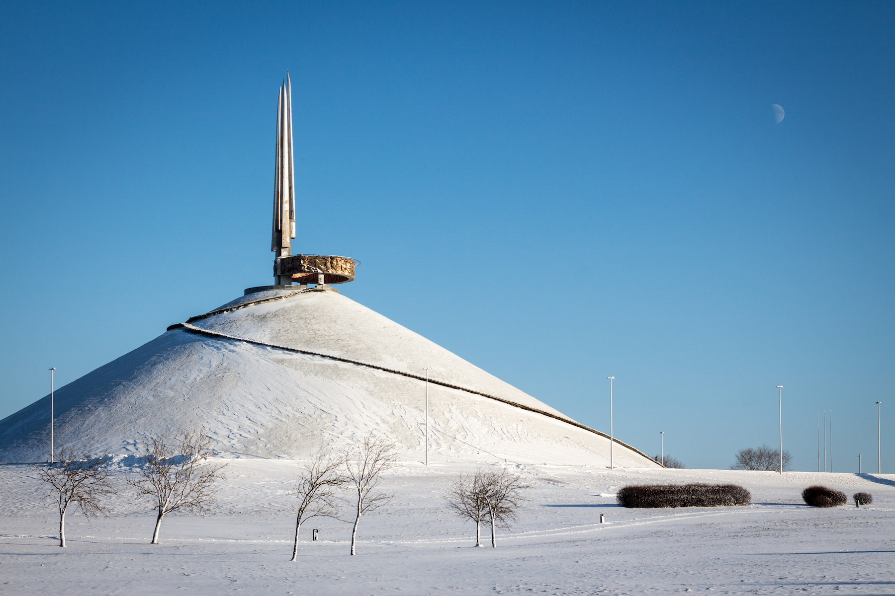 The Mound of Glory (by architect O. Stakhovich & sculptor A.Bembel, 1969) outside Minsk, Belarus.