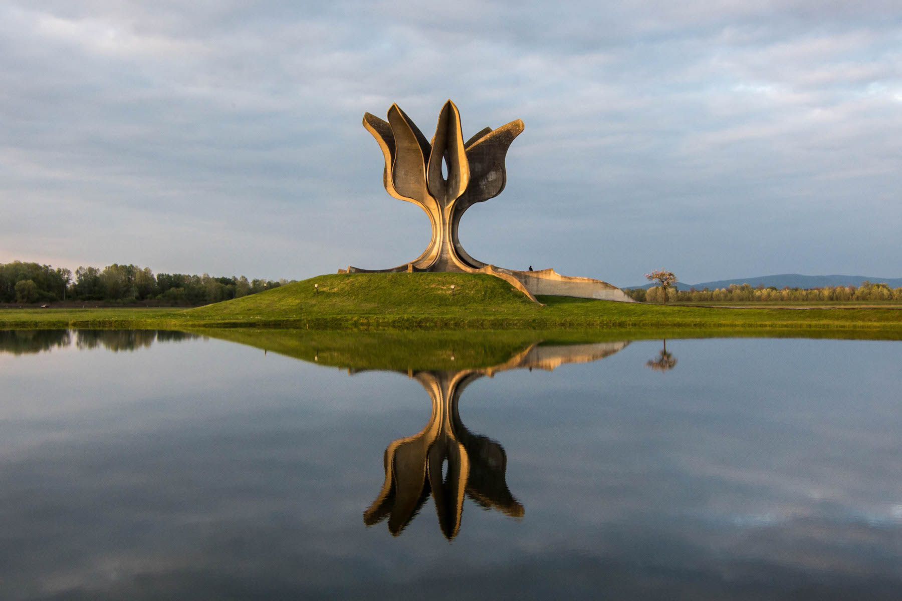 'Stone Flower' Monument at the Jasenovac Memorial Site (Bogdan Bogdanović, 1966). Jasenovac, Croatia.